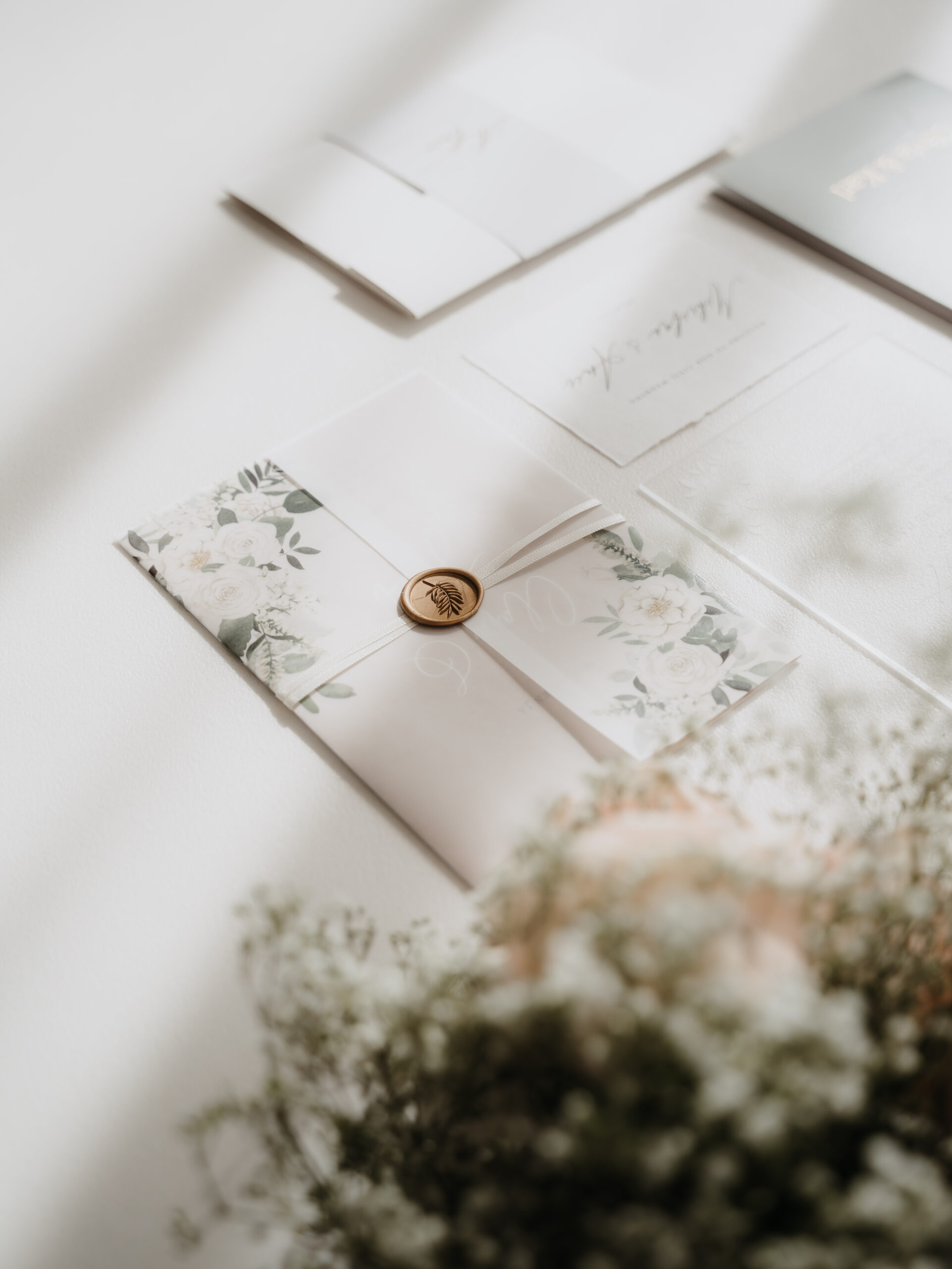 Hochzeitseinladung und Papeterie einer Hochzeit